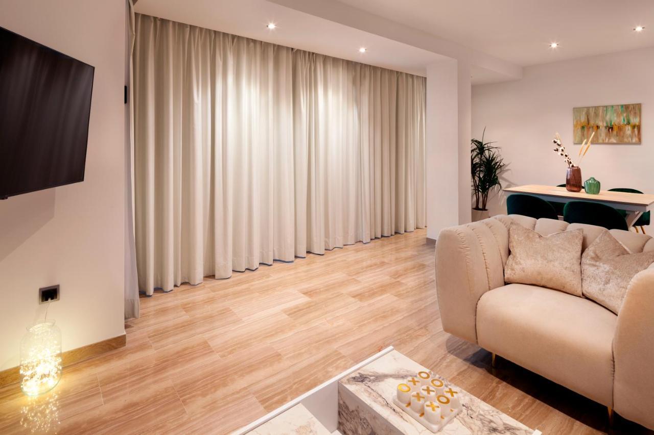 Inmalaga Uncibay Square 2 Apartment Ngoại thất bức ảnh