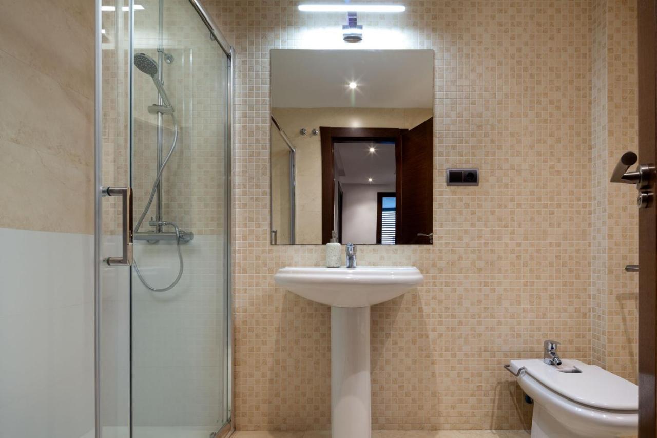 Inmalaga Uncibay Square 2 Apartment Ngoại thất bức ảnh